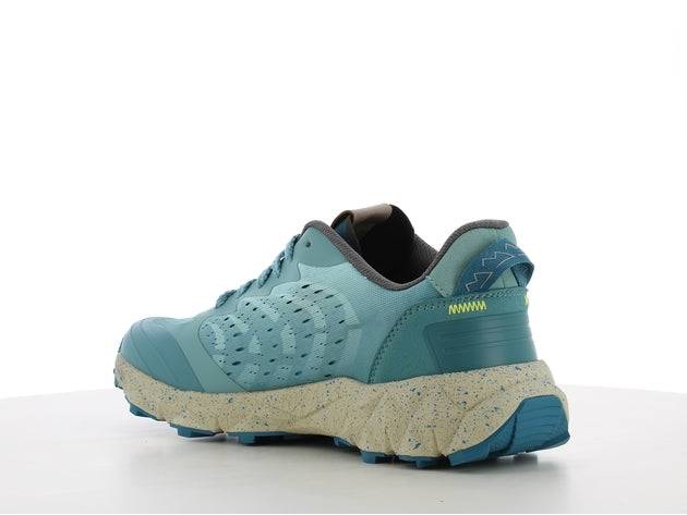 Vue arrière de la chaussure SANTIAGO bleu clair, design ergonomique et talon renforcé pour stabilité et durabilité.